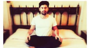 come meditare a letto sdraiati