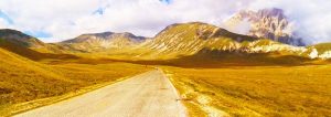 strada-nella-prateria-abruzzo-2
